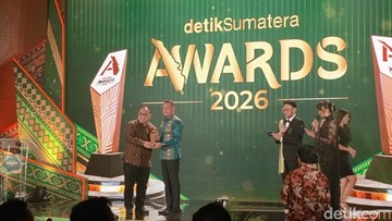 Musa Rajekshah Raih 'Tokoh Pembangunan Infrastruktur Berkelanjutan' detikSumatera Awards