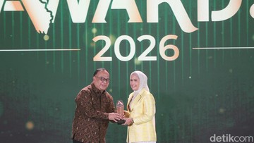 Karmila Sari Raih 'Legislator Peduli Pendidikan dan Perempuan' detikSumatera Awards