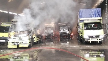 Kebakaran Pabrik Busa di Cileungsi Bogor, Mobil-mobil Hangus Terbakar