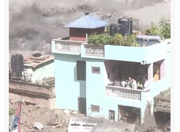 Rumah Ini Tak Hancur Diterjang Banjir Bandang Nepal, Netizen Takjub