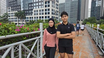 Bunga Bugenvil di JPO Dukuh Atas Bermekaran, Jadi Spot Foto Warga Saat CFD