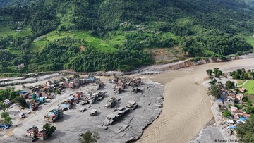 Gletser Raksasa di Nepal Runtuh Bagaikan 'Dipotong Pisau'