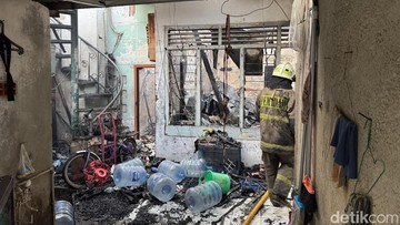 Kebakaran di Gambir Jakpus Hanguskan Sejumlah Rumah dan Gedung Kosong