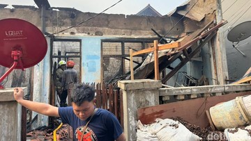 'Mak Jangan Nangis', Lemasnya Warga Gambir Jakpus Tahu Rumahnya Terbakar
