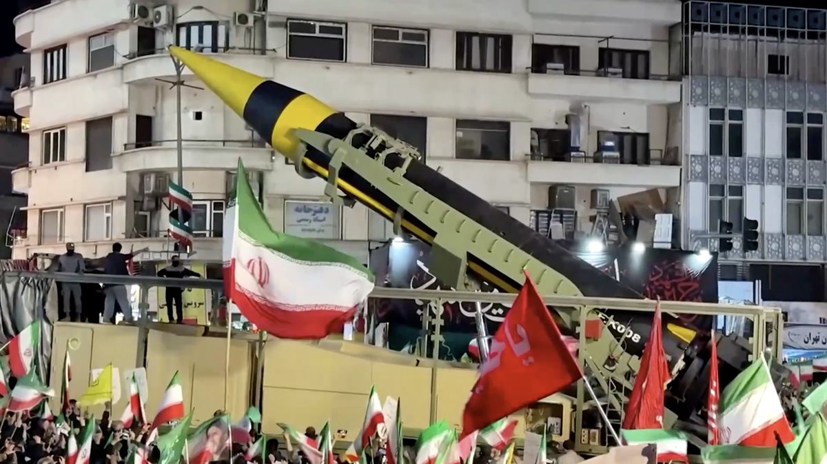 Perang Memanas Lagi: Intip Isi Gudang Senjata Iran, Sanggup Lawan AS?