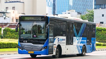 Bus TransJ Tabrak Sesama Bus TransJ di Pancoran, Penumpang Dievakuasi