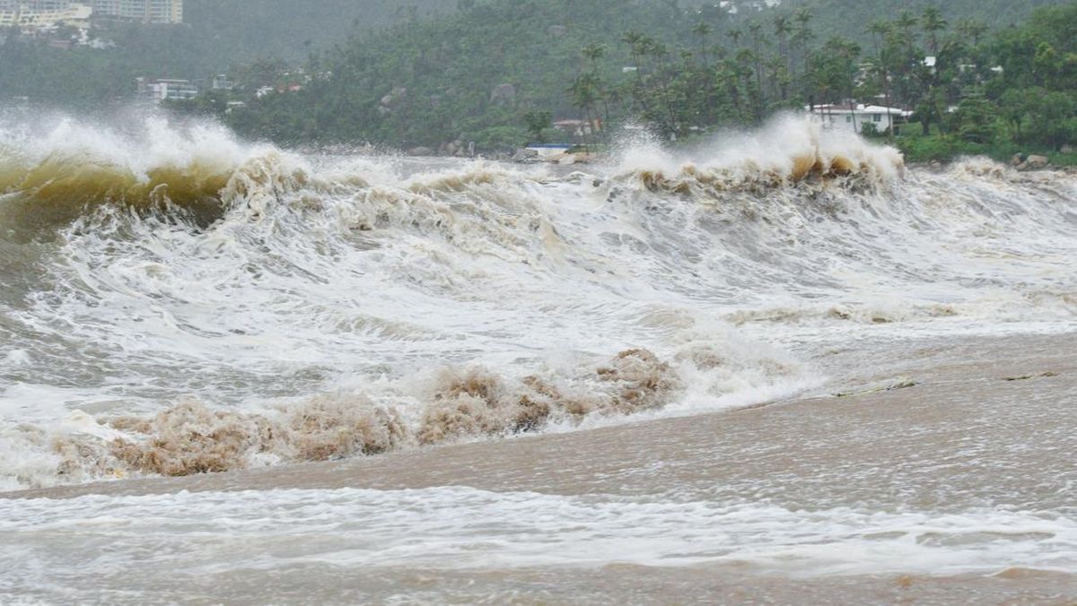 Badai Picu Ombak 3 Meter, Arus Laut Mengancam Nyawa