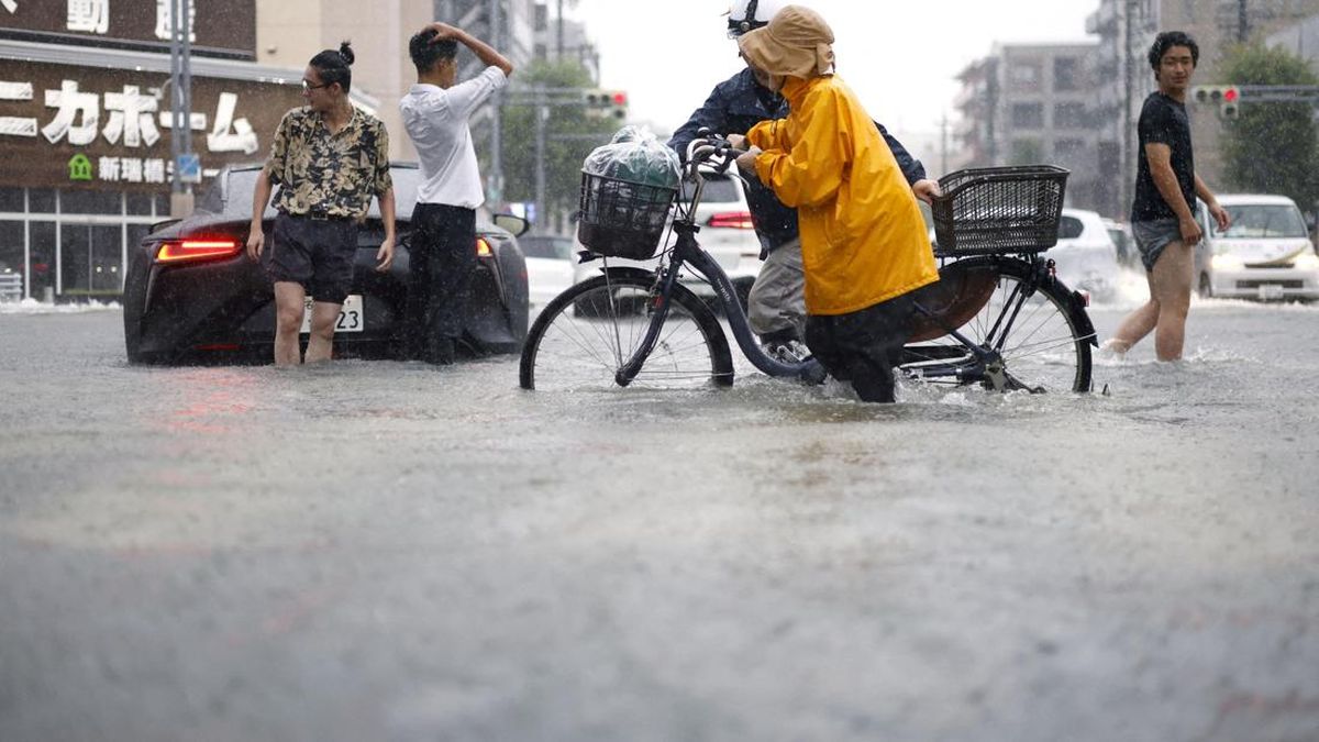 Hujan Ekstrem Hantam Jepang, Banjir Rendam Mobil Mewah dan 1 Tewas