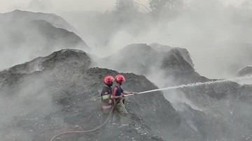Api Masih Nyala, 600 Personel Gabungan Dikerahkan Padamkan TPA Galuga Bogor