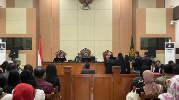 Diadili Usai 5 Kali Praperadilan, Roy Suryo Didakwa Memfitnah Jokowi