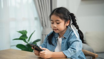 Uni Eropa Mau Larang Anak di Bawah 13 Tahun Main Medsos