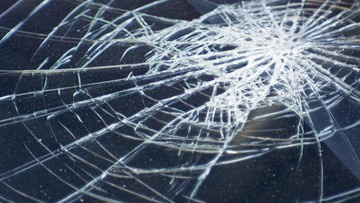 Truk Tabrak Separator Busway di Gatsu, Lalin Arah Cawang Macet