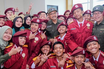 Gus Ipul Minta Wali Sekolah Rakyat Dampingi Siswa dengan Hati