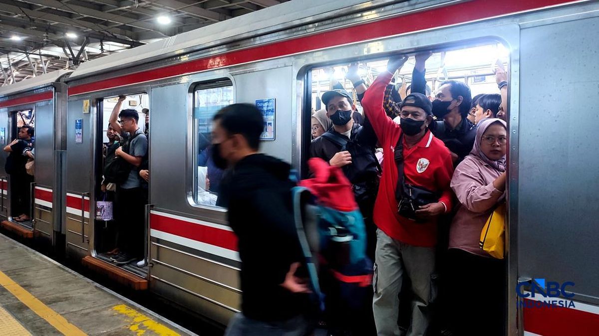 KRL Makin Padat, Penumpang Tembus 1,1 Juta Sehari
