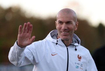Bek Prancis: Dilatih Zidane Seperti Dilatih Idola