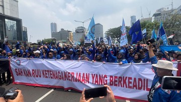 Jalan Sudirman Arah ke Bundaran HI Ditutup Siang Ini