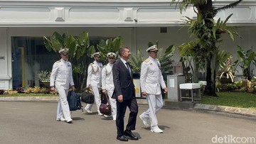 Kapal Garibaldi Jadi KRI Sriwijaya, Prabowo Terima AL Italia di Istana
