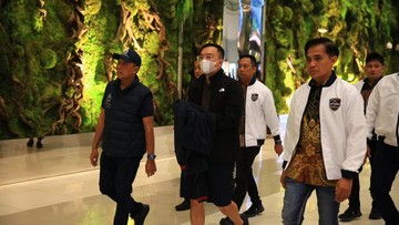 Penampakan Bos 3 Situs Judol Dibawa ke Jakarta Usai Ditangkap di Thailand
