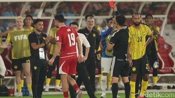 Thom Haye Kena Kartu Merah, Warganet Ramai Bilang Layak