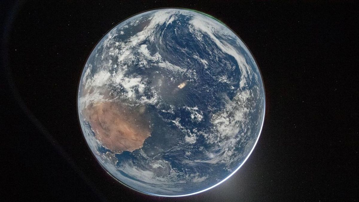 Pesawat Penyelamat NASA Jatuh ke Bumi