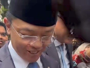 Pakai Dasi Biru, Sugiono dan Arrmanatha Nasir Tiba di Istana Jelang Pelantikan