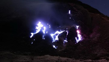 Viral Kemunculan Blue Fire di Papandayan, Ahli Ungkap Asal-usul Api Biru