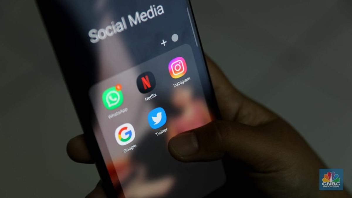 Warga RI Sudah Tak Percaya dengan Media Sosial, Sebut Rusak Negara