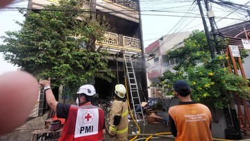 Rumah di Jaktim Kebakaran Tewaskan 2 Pemuda, Penghuni Terbangun gegara Panas
