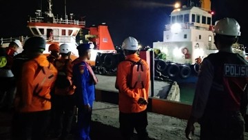 Kapal Kargo Tenggelam Usai Tabrak Tongkang di Perairan Tuban, 1 Orang Hilang