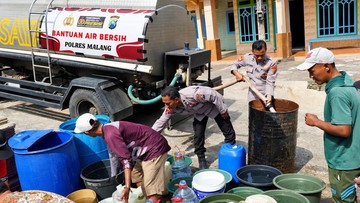 Polres Malang Salurkan 35 Ribu Liter Air Bersih ke Warga Terdampak Kemarau