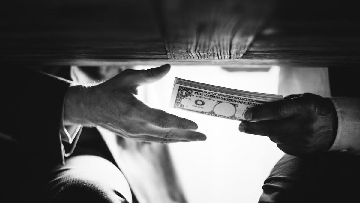 Pemotongan Insentif dan Imortalitas Perburuan Rente