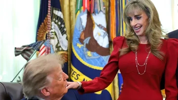 Istri Bos Dell Viral Saat Bertemu Trump, Disebut Mirip Alien