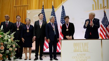Trump Berikan Penghargaan Sains Tertinggi untuk Elon Musk, Jensen Huang Dkk