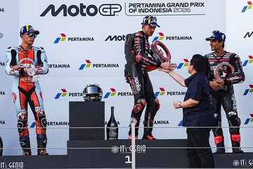 Momen Erick Thohir Serahkan Trofi MotoGP Mandalika Disorot Media Italia
