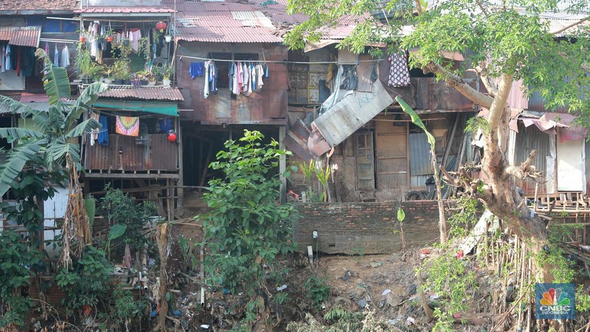 Ekonomi Tumbuh, Mengapa Rumah Tangga Masih Tertekan?