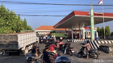 BBM Langka di Klungkung Bali: Pertalite Kosong, Antrean Pertamax Mengular