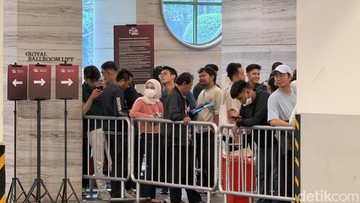 Antrean Mengular Penjualan Perdana iPhone 18 Pro Max di Jakarta