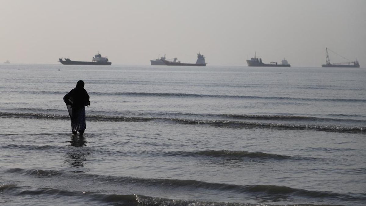 Iran Klaim Selat Hormuz Ditutup, 5 Kapal Tanker Kena Serangan