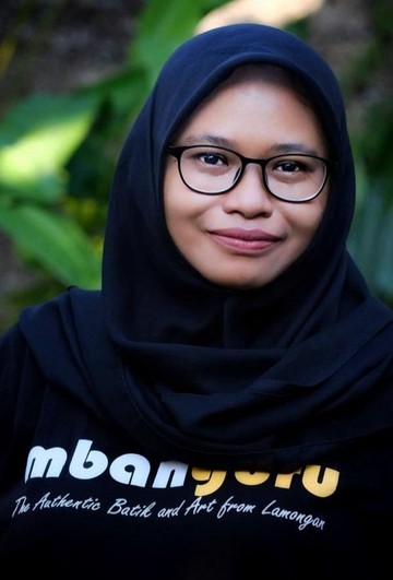 Endang Dzunuraini Berdayakan Perempuan Desa Lewat Sanggar Batik Mbah Guru