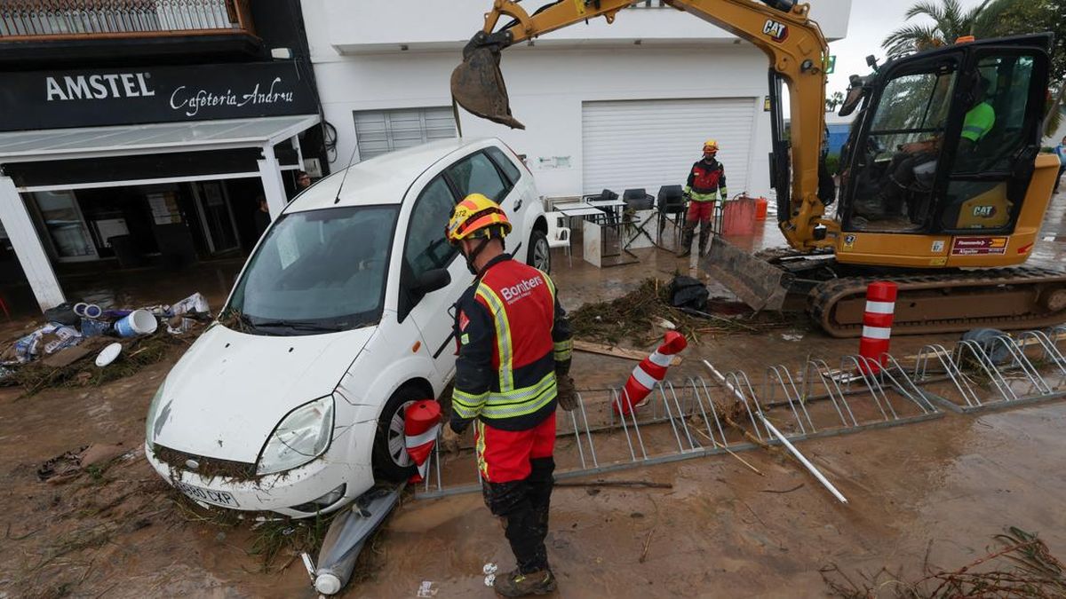 Banjir Bandang Seret Mobil dan Rendam Rumah, 2 Orang Tewas