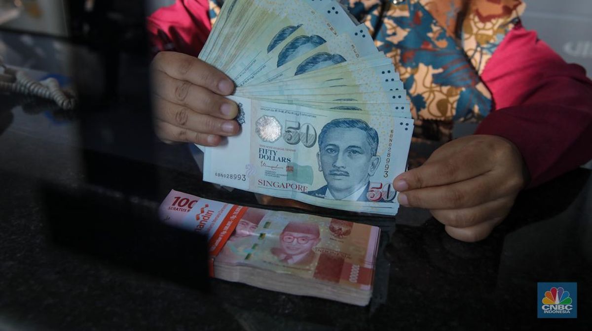 Diam-diam Dolar Singapura Sudah Rp14.000, Banyak Orang Ambil Untung!
