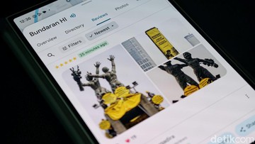 Foto Aksi Greenpeace Ramai Muncul di Review Google Maps Bundaran HI