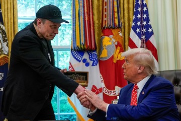Trump Disebut Telepon Elon Musk, Minta Starlink Ukraina Dipulihkan