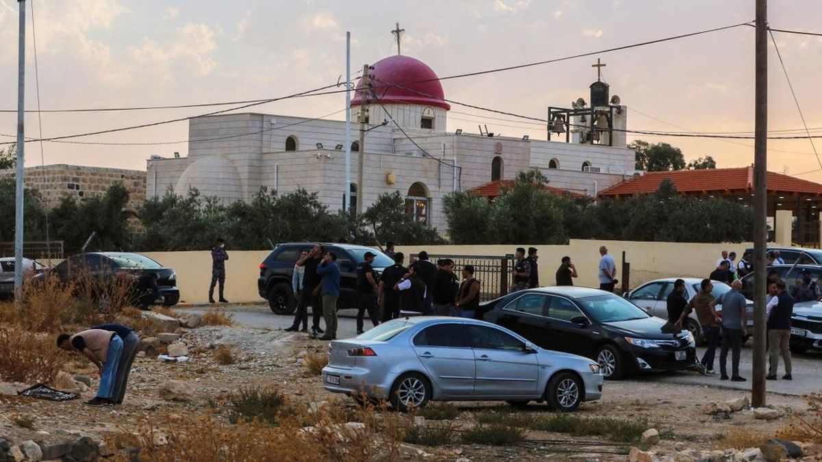 Potret Usai Penyerangan Gereja di Arab Saat Upacara Pemakaman, 7 Tewas