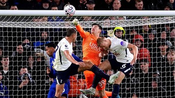 Chelsea Ditekuk Spurs, Alonso Bela Penders yang Blunder