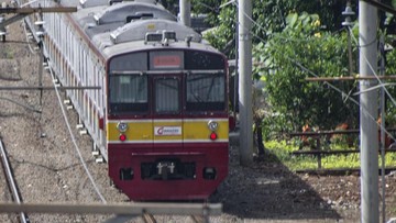 Terobos Palang Rel KA, Pemotor Tertabrak KRL di Pasar Minggu