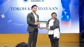 Wamendagri Ribka Serahkan Penghargaan Tokoh Kebudayaan PIKI Awards 2026