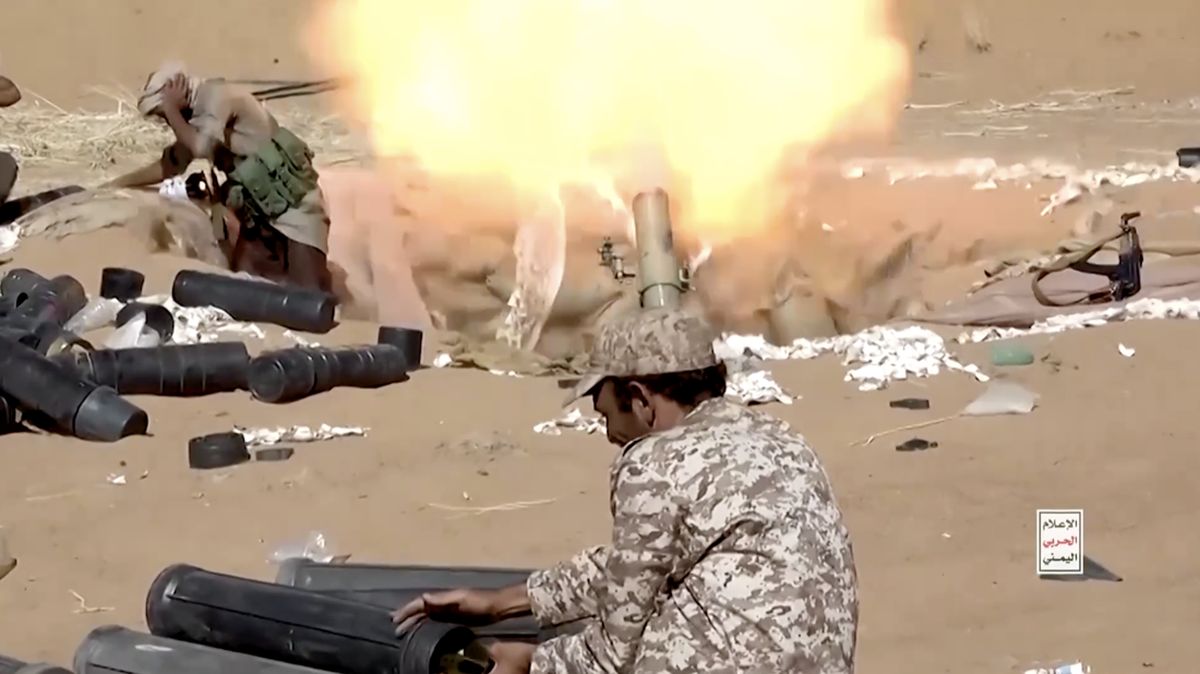 Houthi Masih Panas, Pipa Minyak Saudi dan Bandara Riyadh Kena Bom Lagi