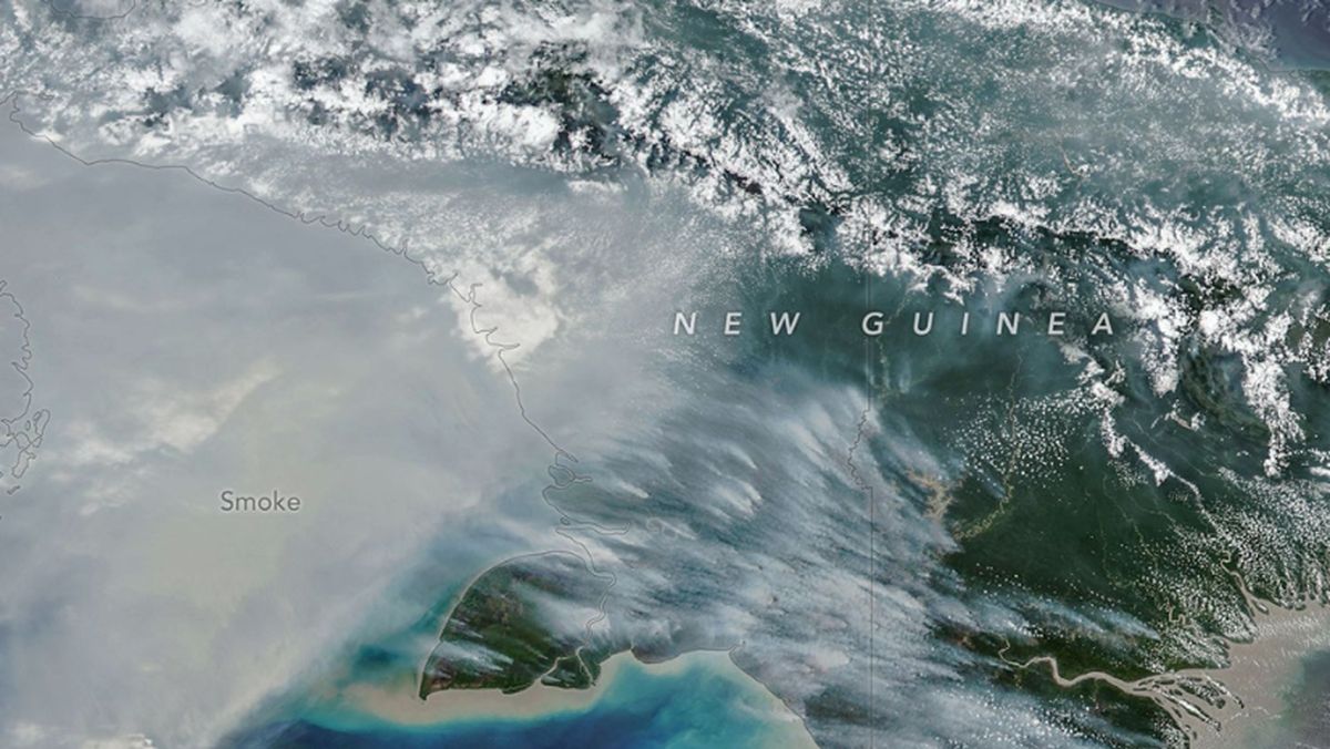 Awan Hujan di Atas Kalimantan dan Sumatra Melonjak