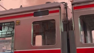 KRL di Stasiun Jakarta Kota Keluarkan Asap, Penumpang Dengar Ledakan